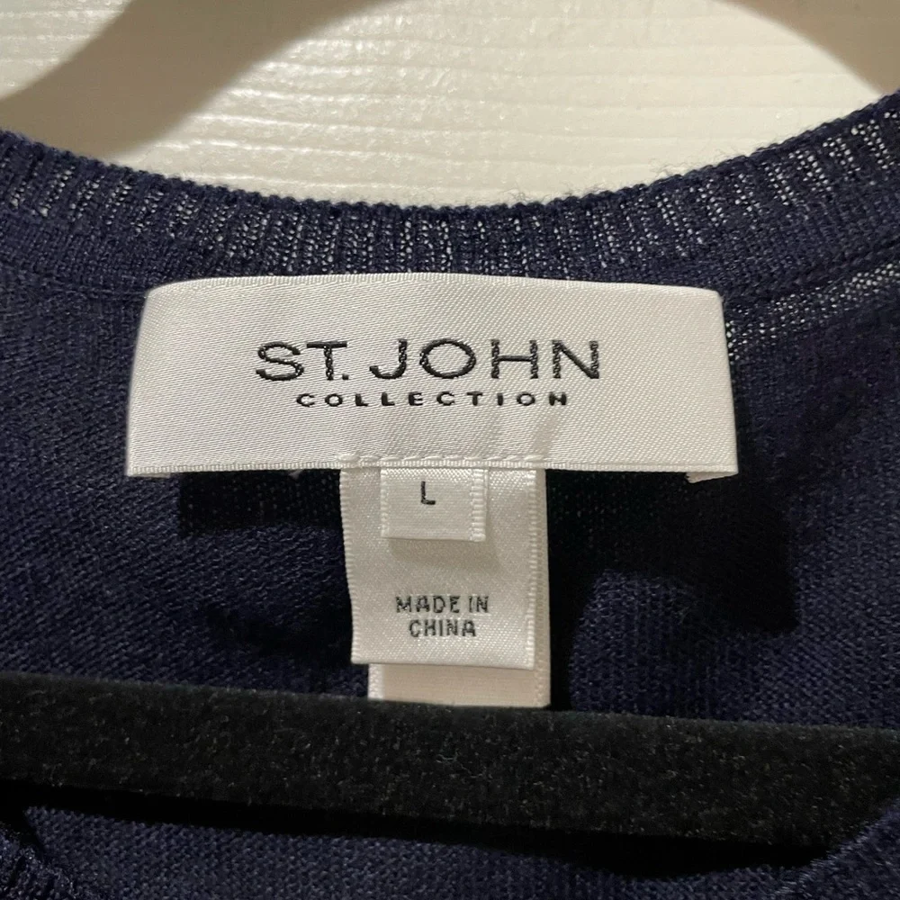 St. John Blue Floral 2 piece Cardigan and sleevless shirt - Picture 5 of 10